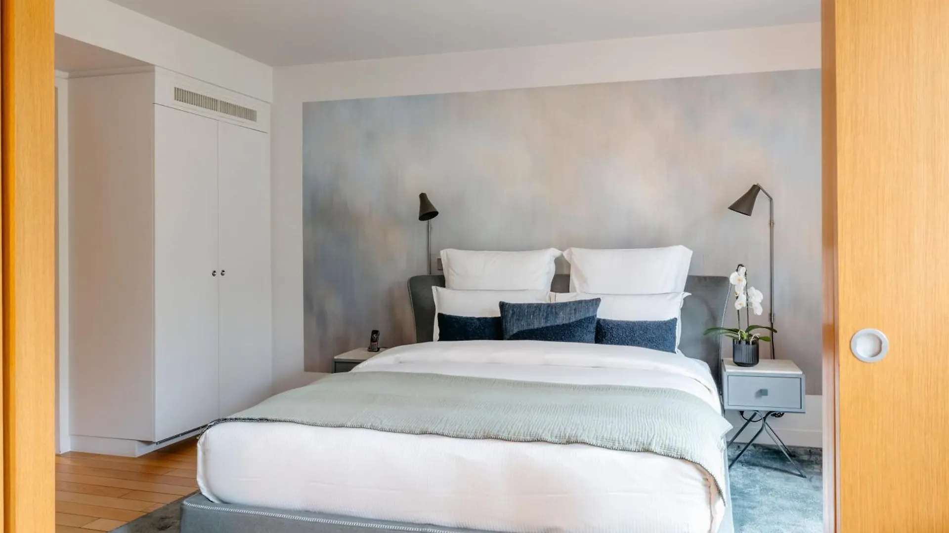 De Pourtales Aparthotel 5*
